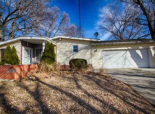 8405 Franklin Ave, Clive, IA 50325