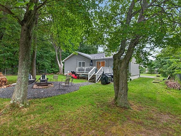 3rd image of 79 Pembroke Ave