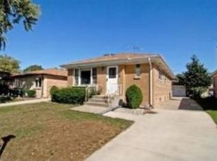 8653 N Elmore St, Niles, IL 60714