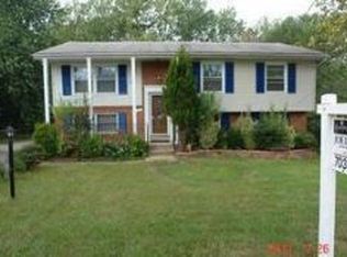 121 N Kennedy Rd, Sterling, VA 20164