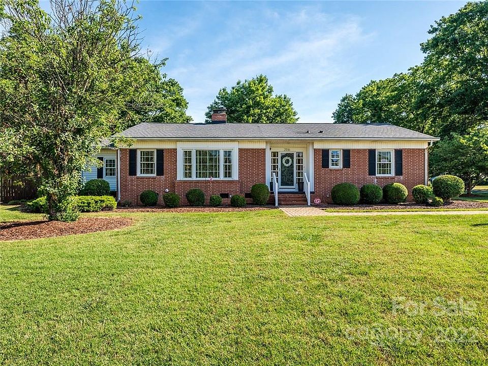1st image of 2516 Armstrong Park Dr