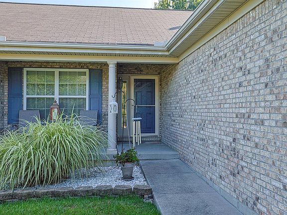 3rd image of 728 Sonya Ct