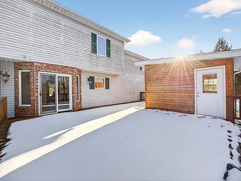 5 bed, 3886 sqft, $3,400 — Photo 4