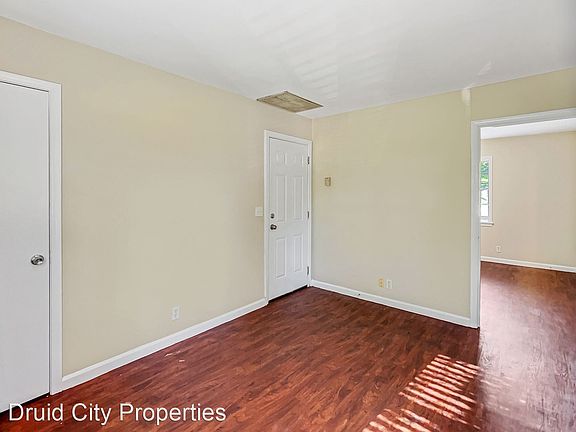 5th image of 1733 16th Ave E Unit D