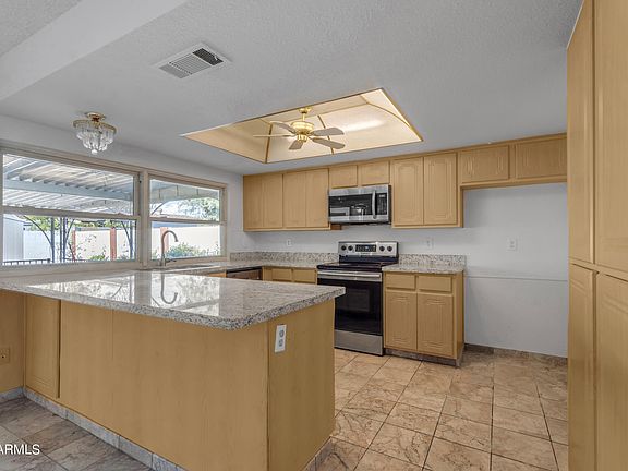 5th image of 8312 W INDIANOLA Avenue