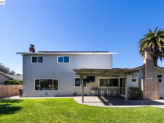 3rd image of 8107 Peppertree Rd