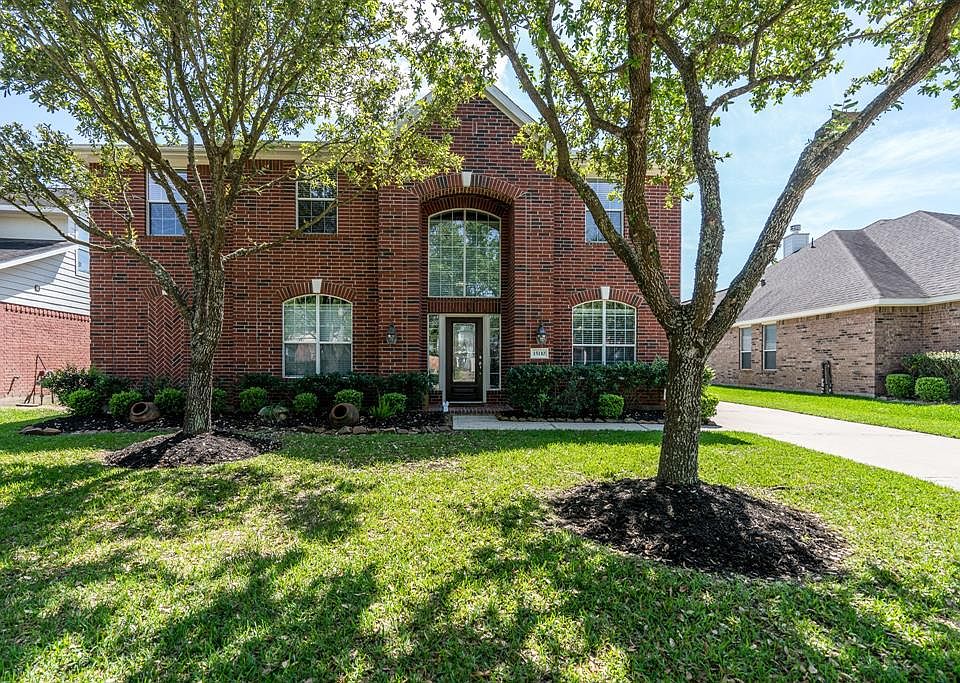 Traditional style 2-story home located in wonderful master planned community of Fairfield.
