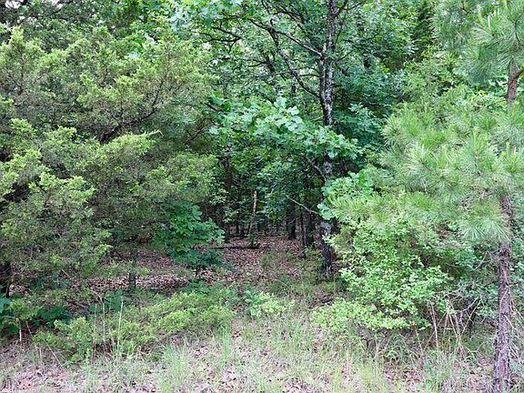 4th image of Fairway Dr