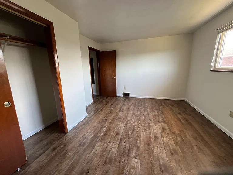 220 Orchard Hill Dr #B — Photo 2