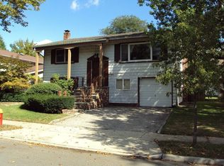 13 Seaview Ln, Port Washington, NY 11050