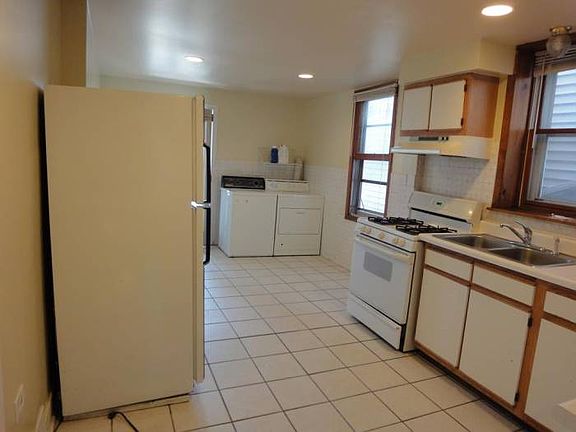 4th image of 2823 N Campbell Ave