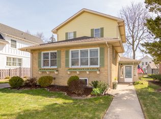 905 N Highland Ave, Arlington Heights, IL 60004