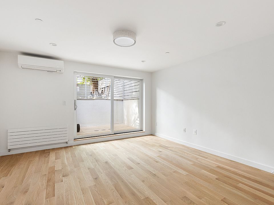1st image of 412 De Graw St #1