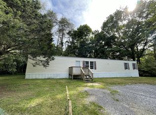 579 Deerfield Rd, Chickamauga, GA 30707