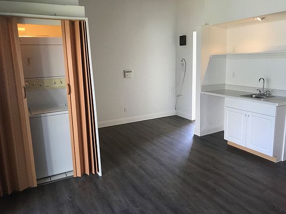 2nd image of 3097 Camelot Dr