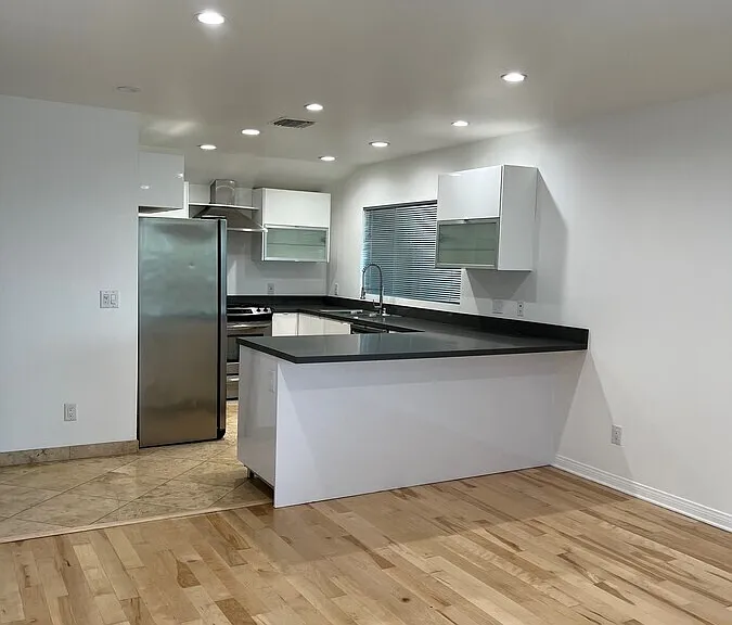 1148 N Clark St #8 — Photo 5