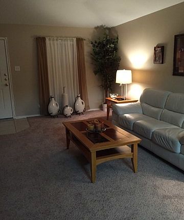 5th image of 6951 Shelbyville Ct