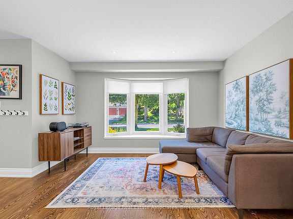 5th image of 2441 Winthrop Cres