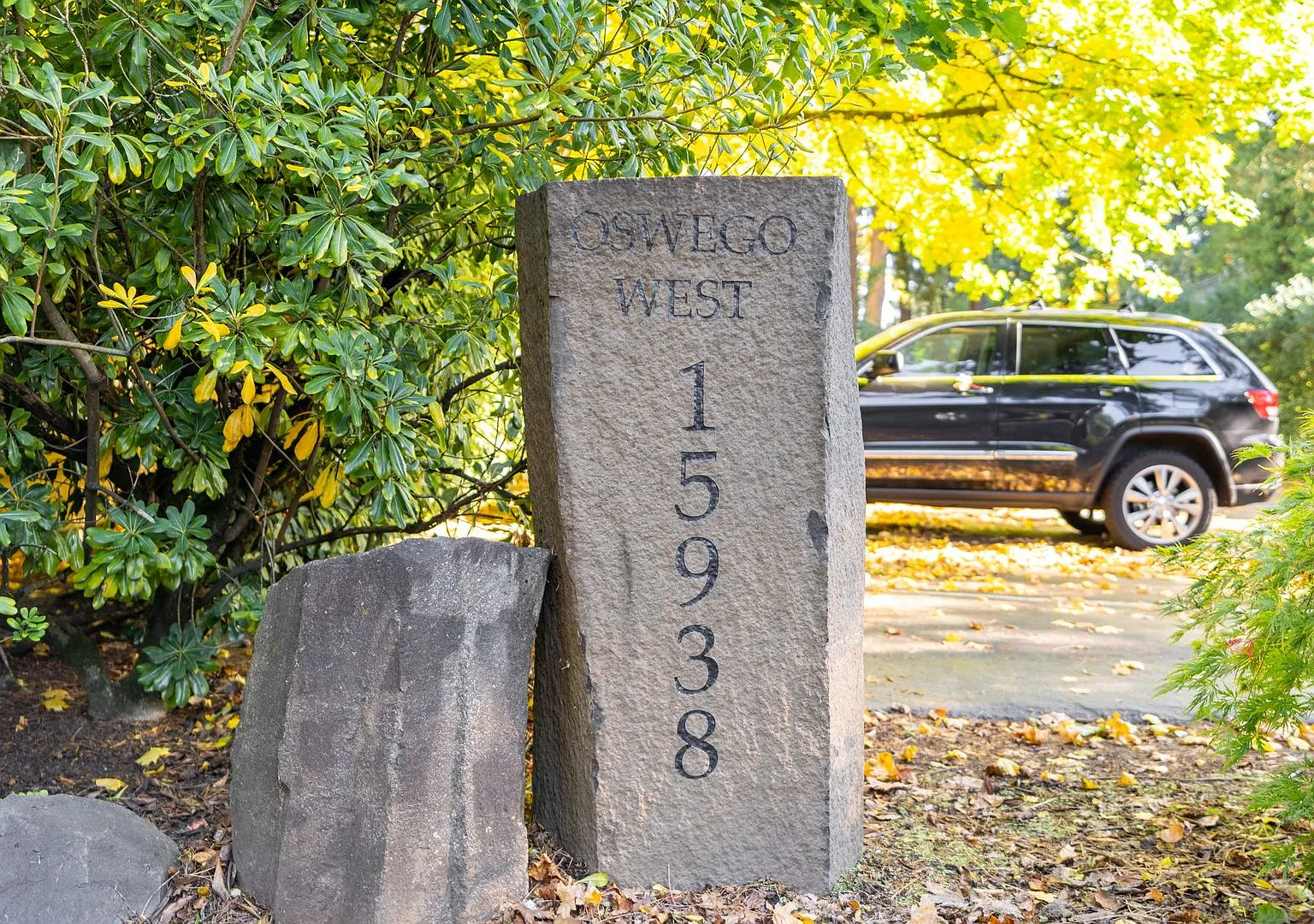 Lake Oswego Condo 2 Bed 1 Bath! — Photo 2