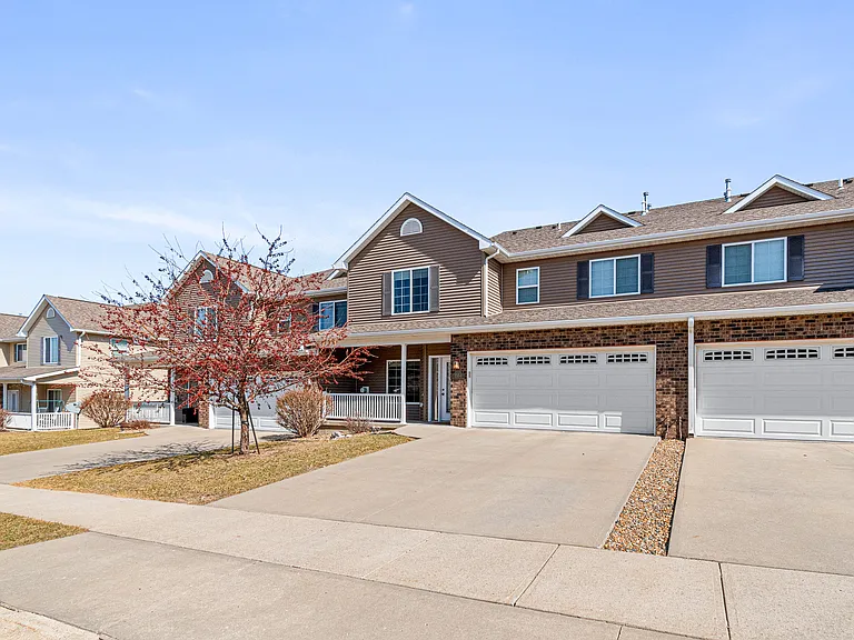 1554 Burr Dr — Photo 2