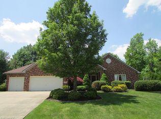 7832 Shelly Dr, Seven Hills, OH 44131