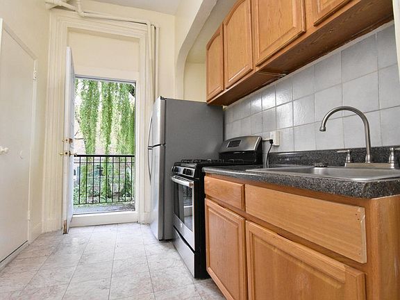 2nd image of 2109 5th Ave #2R