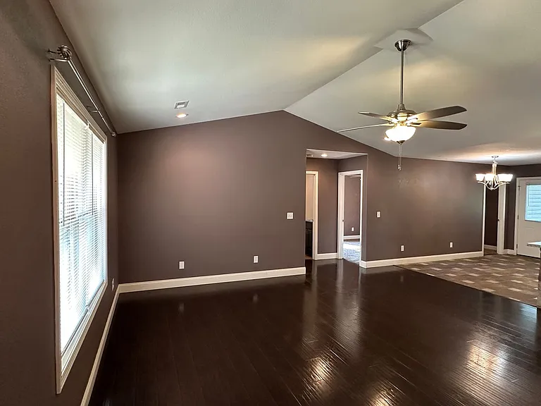335 Lyle Curtis Cir — Photo 4