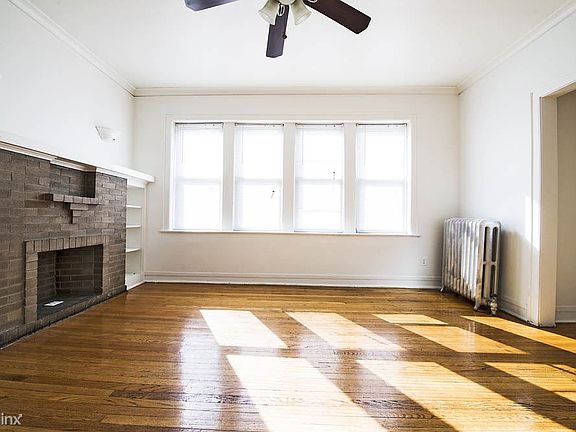 1616 W 80th St Apartments Chicago Living Room_03
