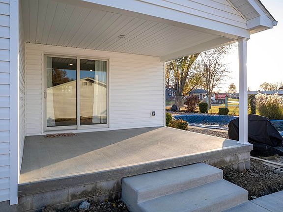 5th image of 2 Crestwood Dr