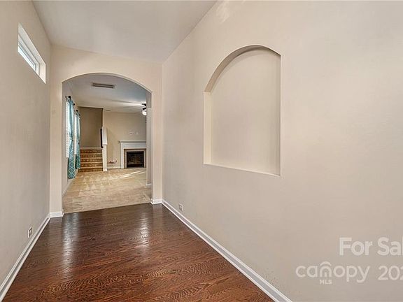 4th image of 426 Knothole Ln