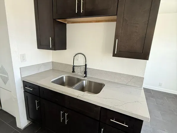 10705 S Figueroa St APT 7, Los Angeles, CA 90061