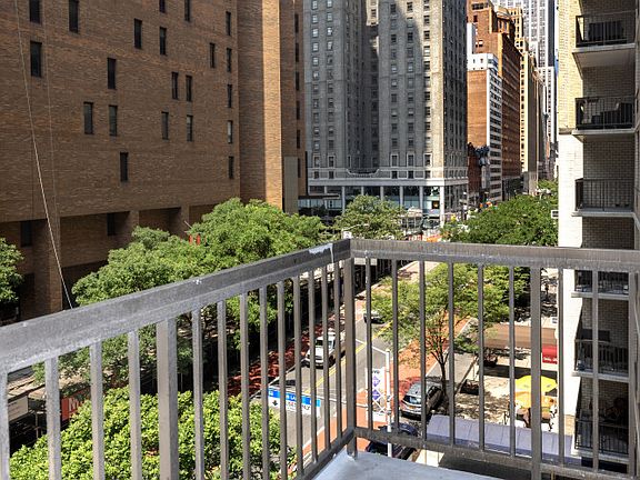 4th image of 115 E 34th St Unit 405
