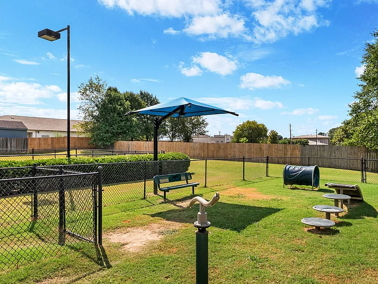 Oak Hollow Apartments — Photo 6