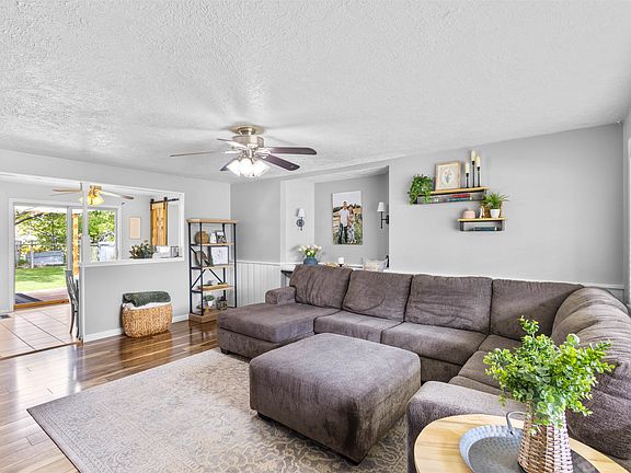 5th image of 5761 Eve St
