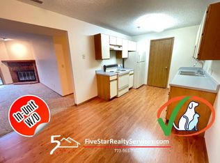 1360 Brook St APT K, Saint Charles, IL 60174