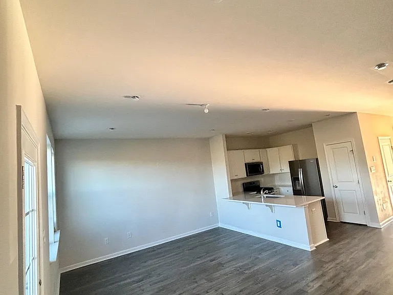 189 Mazzeo Dr — Photo 3