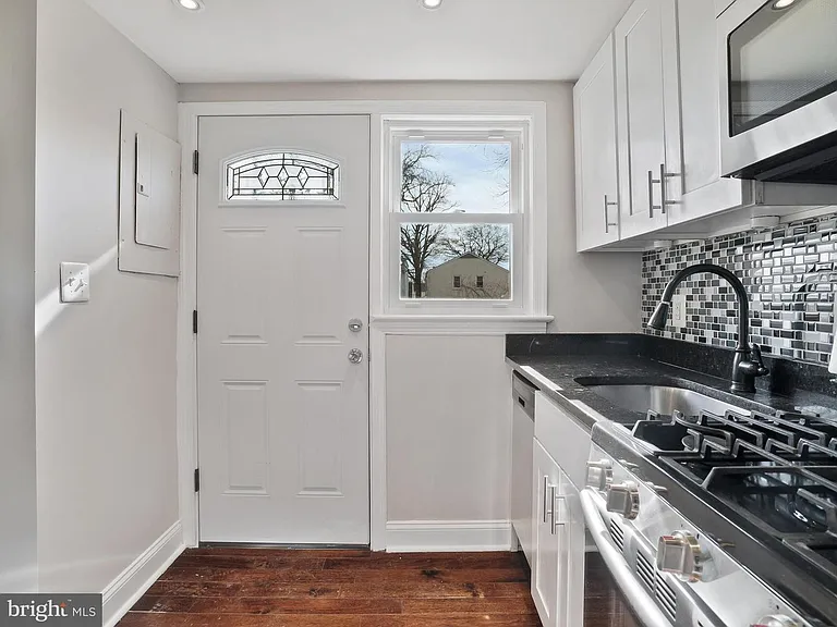 2569 Colebrooke Dr — Photo 3