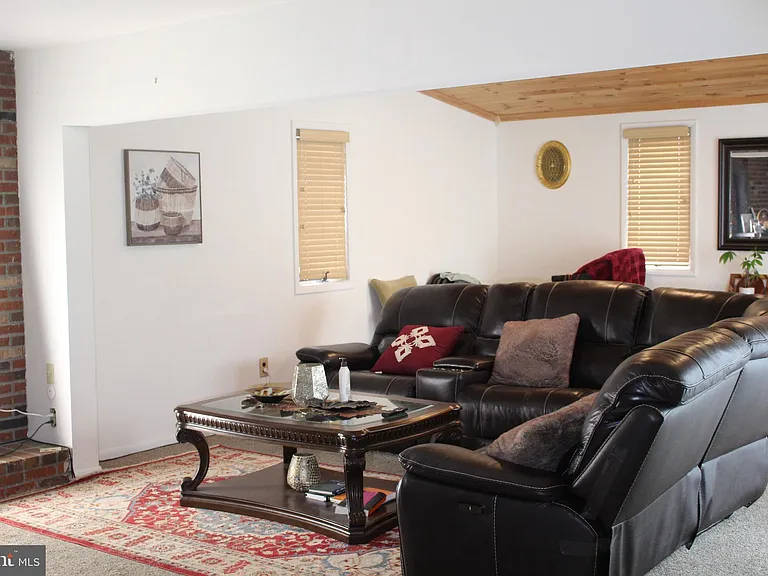 219 Meadow Dr — Photo 13