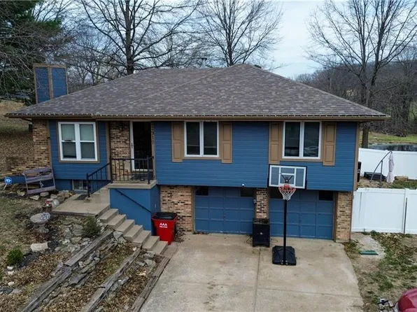 32910 E Oak Hill School Rd, Oak Grove, MO 64075