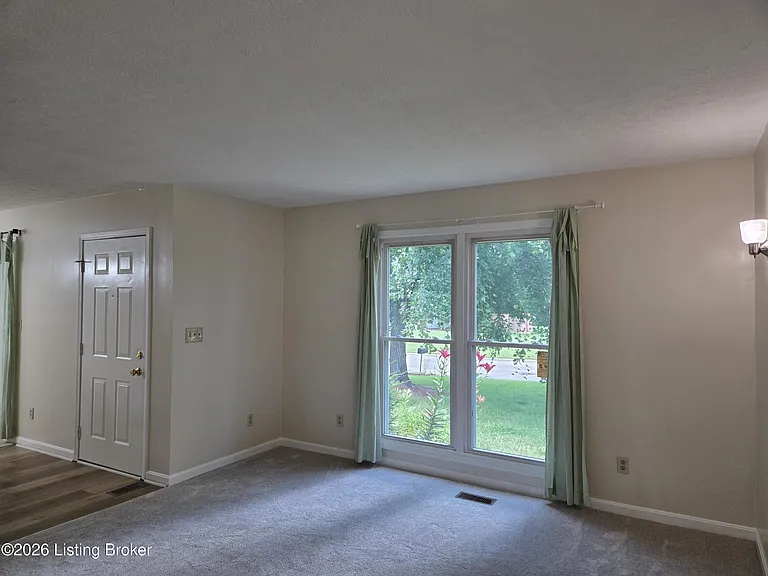 4204 Holly Tree Dr — Photo 5