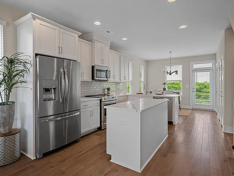 4201 Bryant Terraces Dr — Photo 8