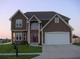 1102 SW 10th St, Oak Grove, MO 64075