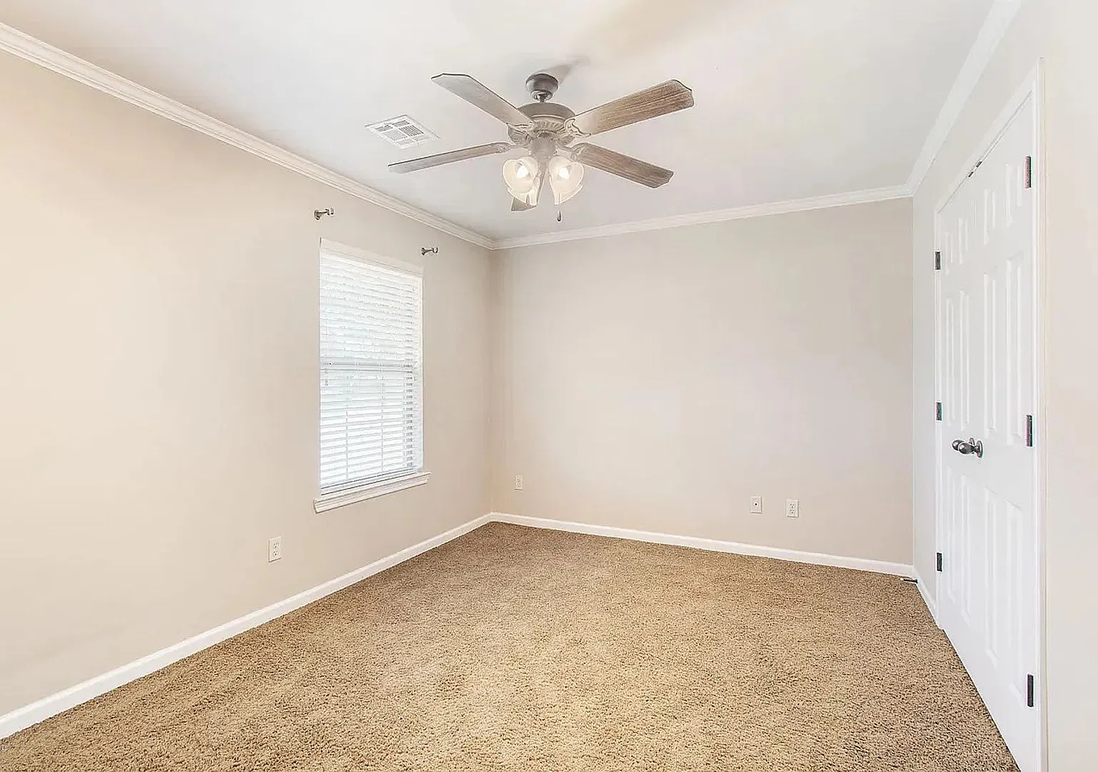 Spacious 3BR/2BA Single-Family Home in Desirable 70503 — Photo 4