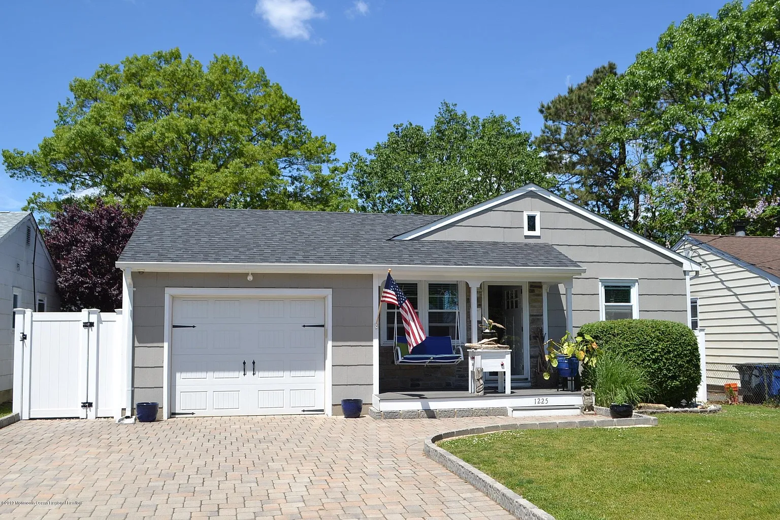 1225 Sunrise Ave photo 1