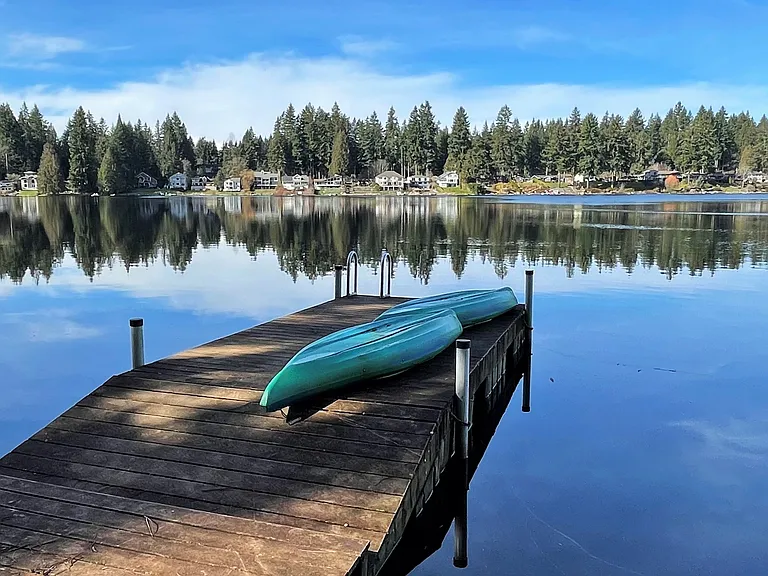 Private access to Cottage Lake with docks and shared kayaks, paddleboards and canoes.