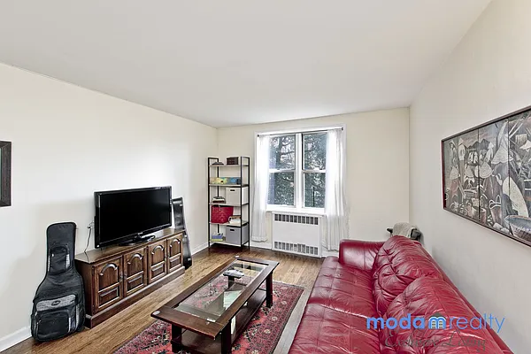 Sold by Moda Realty | media 11