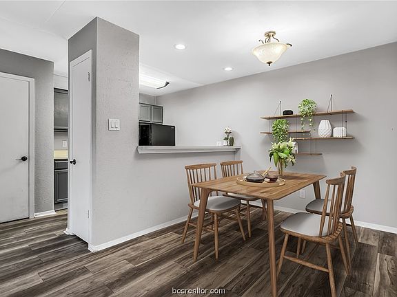 4th image of 1901 Holleman Dr W #508