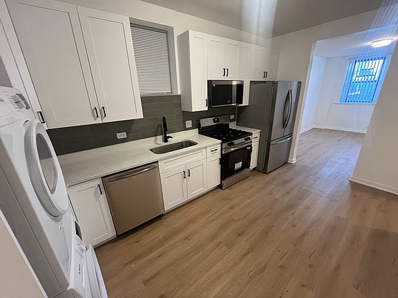 2nd image of 949 N Damen Ave #G