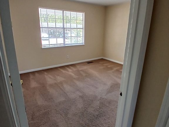 3rd image of 180 Eastview Ave NW
