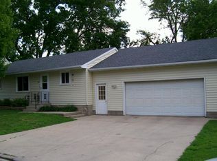 110 Will O Bruce Dr, Albert Lea, MN 56007